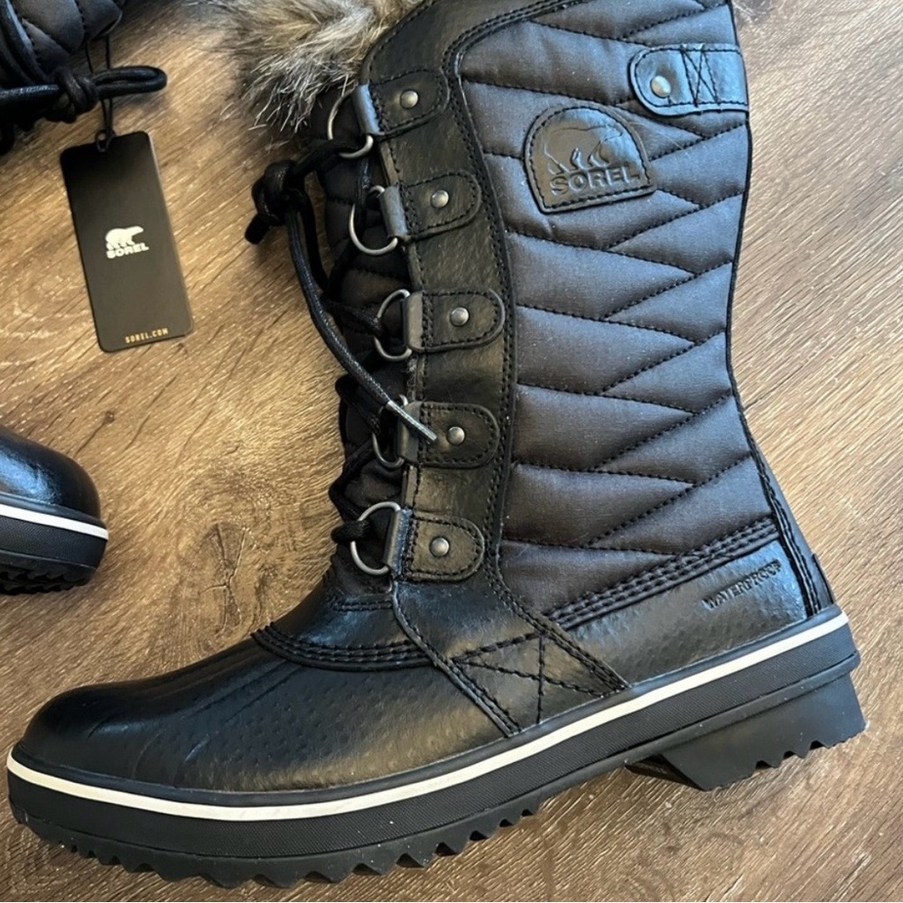 Sorel Black Quilted Lace-Up Faux Fur Trim Winter Boots (NEW) - Picture 3 of 6